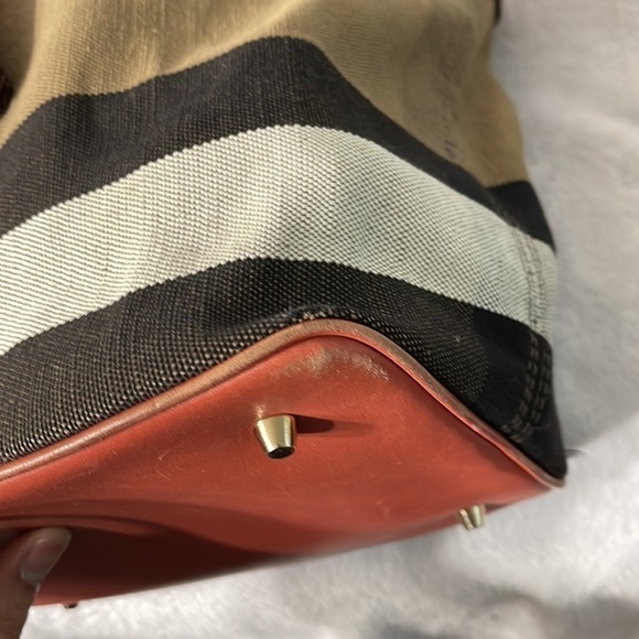 Authentic Burberry Ashby bucket bag - Picture 7 of 13